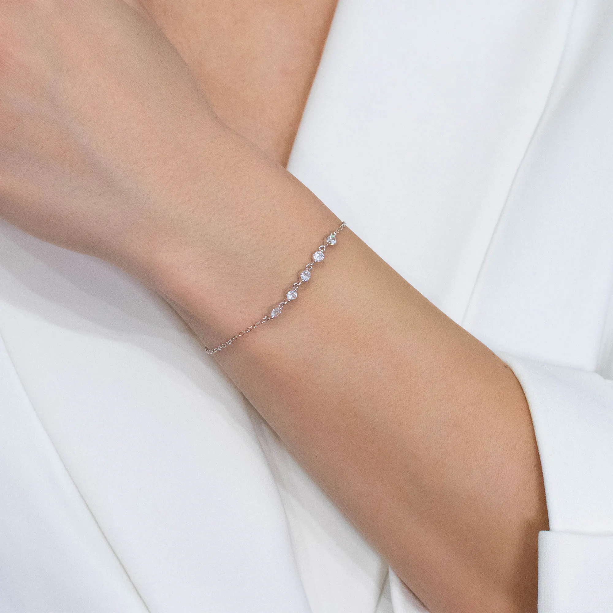 Bratara argint pietre cubic zirconia Simple chic purtata Bratara argint pietre cubic zirconia Simple chic purtata