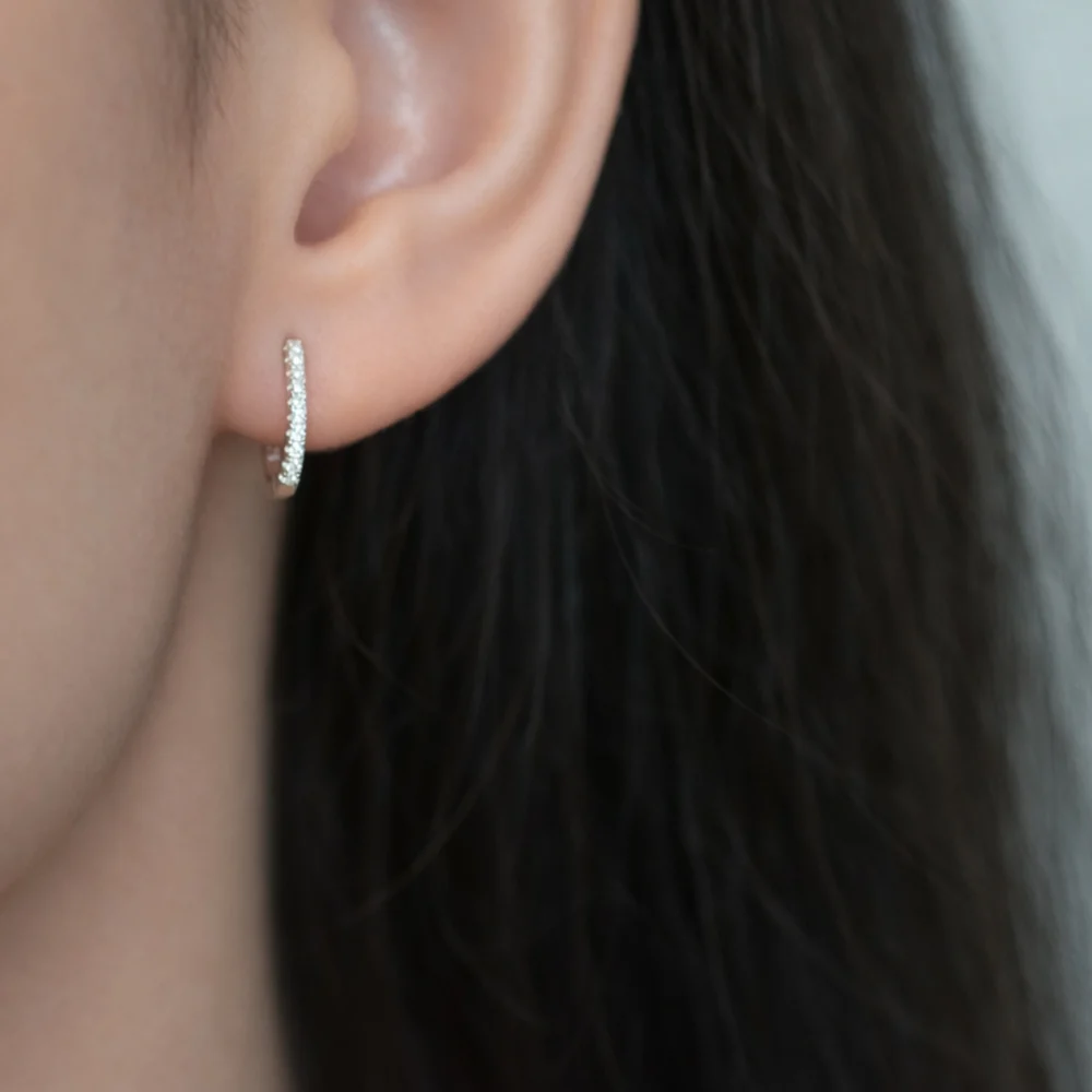 Cercei argint forma u zirconia Geometric U Shape cadru apropiat ureche