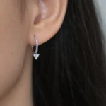 cercei rotunzi din argint pietre cubic zirconia So Charming vedere frontala