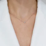 Colier din argint pandantiv rotund piatra cubic zirconia radiant charm vedere frontala