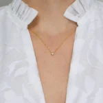 Colier auriu din argint pandantiv rotund piatra cubic zirconia radiant charm vedere frontala