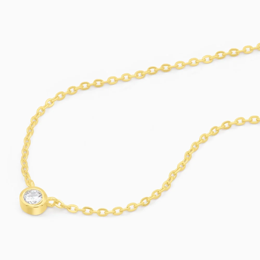 Colier auriu din argint cu pandantiv rotund si piatra cubic zirconia, design elegant radiant charm, vedere laterala
