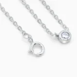 Colier din argint pandantiv rotund piatra cubic zirconia radiant charm vedere frontala