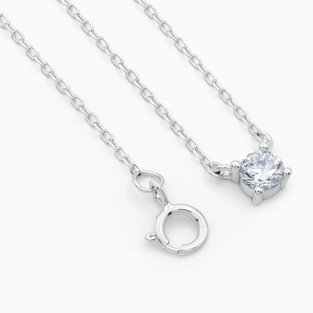 Colier din argint cu piatra cubic zirconia solitaire, detalii ale lantului si prinderii