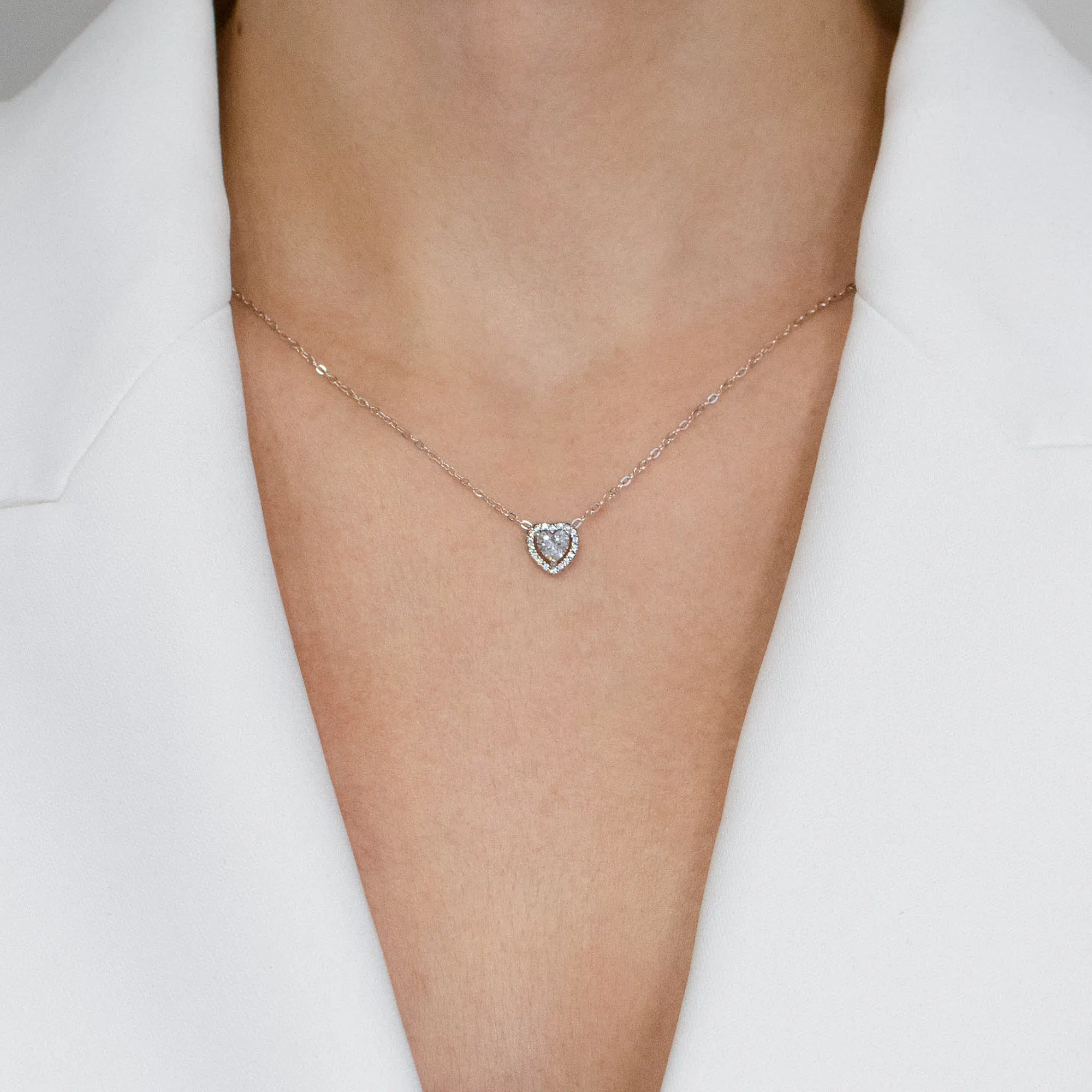 Lant argint pandantiv inima cubic zirconia Brilliant heart purtat la gat Lant argint pandantiv inima cubic zirconia Brilliant heart purtat la gat