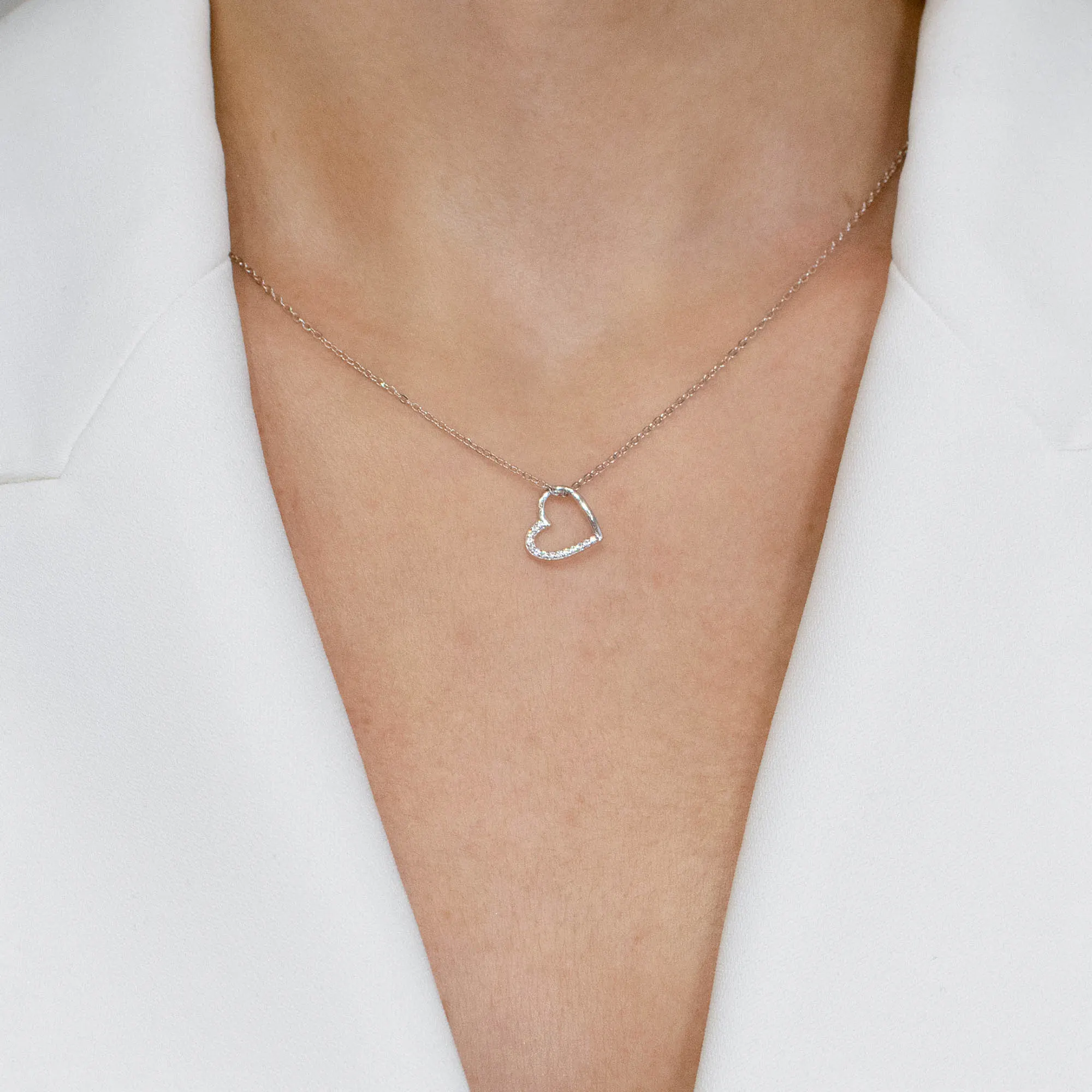 Lant argint pandantiv inima cubic zirconia Whispers of the Heart purtat model Lant argint pandantiv inima cubic zirconia Whispers of the Heart purtat model