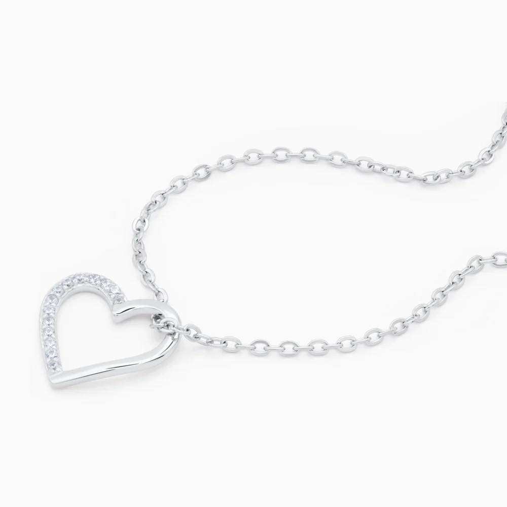 Lant din argint cu pandantiv inima si pietre cubic zirconia, detaliu elegant Whispers of the Heart, vedere laterala