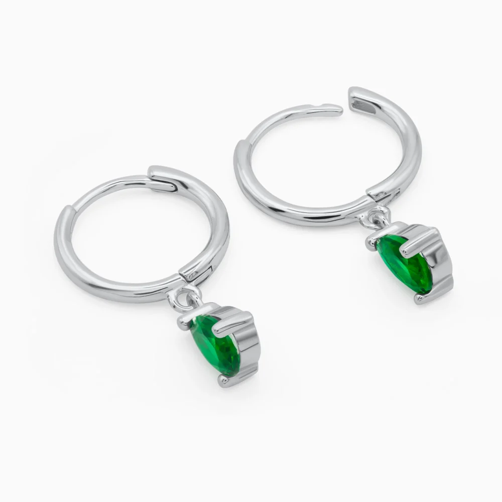 Cercei rotunzi din argint, cu pietre cubic zirconia verzi in forma de picatura de apa, Stylish Water Drop, vedere unghi oblic