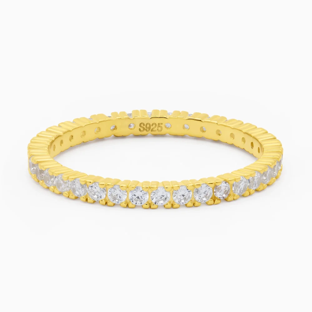 Inel auriu din argint tennis, cu pietre cubic zirconia, design elegant, fotografiat din fata