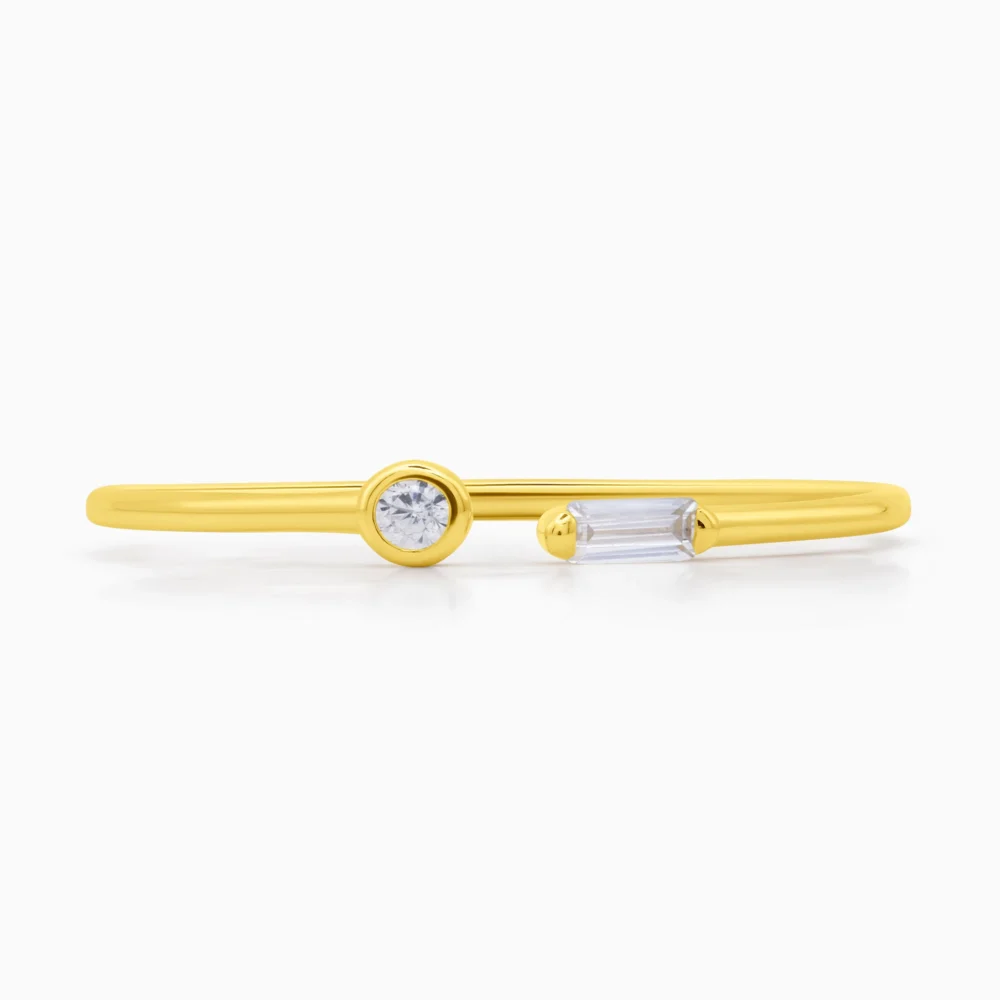 Inel auriu din argint subtle elegance, cu pietre cubic zirconia, fotografiat din unghi de baza