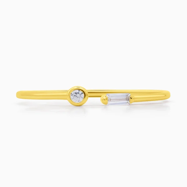 Inel auriu din argint subtle elegance, cu pietre cubic zirconia, fotografiat din unghi de baza