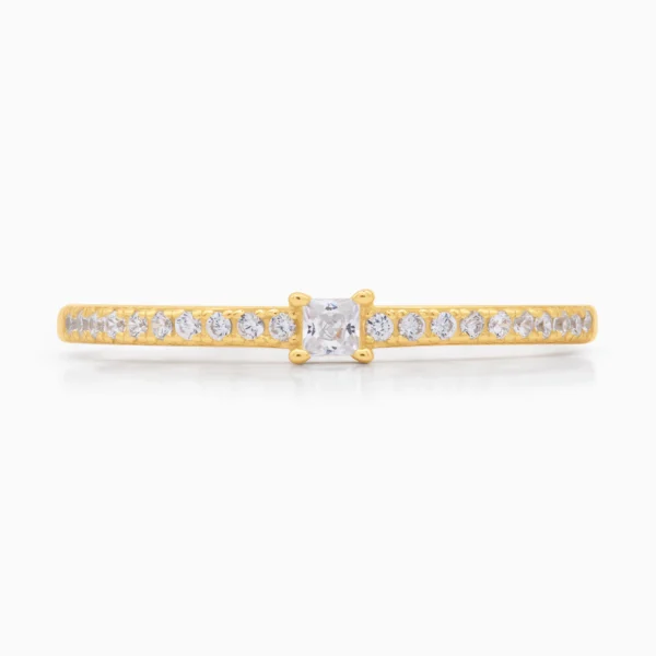 Inel auriu din argint symphony, cu pietre cubic zirconia, fotografiat din unghi de baza