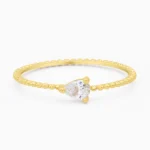 Inel auriu din argint water drop, cu piatra cubic zirconia, design elegant, fotografiat din fata