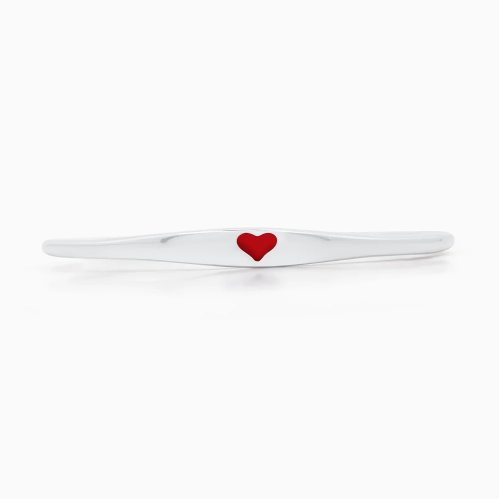 Inel din argint Love at First Sight, cu inima rosie, design minimalist, fotografiat din unghi de baza