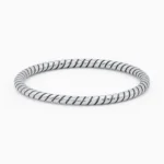 Inel din argint Eternity, design elegant, fotografiat din fata