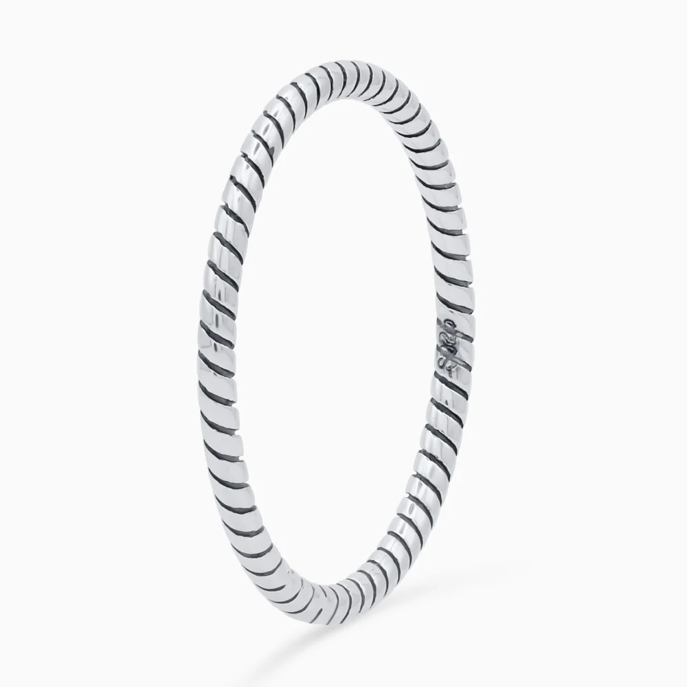 Inel din argint Eternity, design elegant, fotografiat din lateral