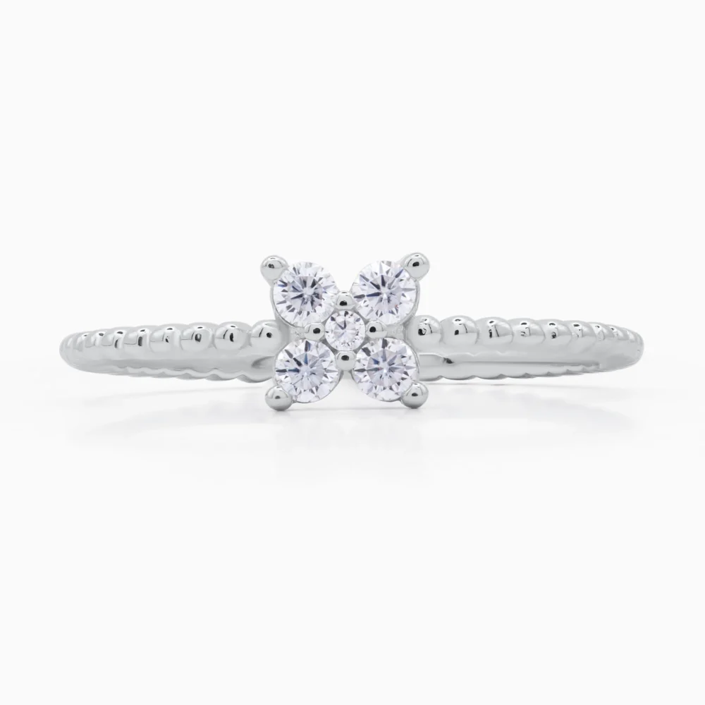 Inel din argint four leaf, cu pietre cubic zirconia, fotografiat din unghi de baza