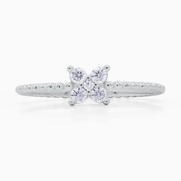 Inel din argint four leaf, cu pietre cubic zirconia, fotografiat din unghi de baza
