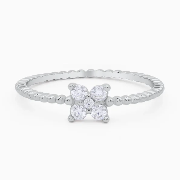 Inel din argint four leaf, cu pietre cubic zirconia, design elegant, fotografiat din fata