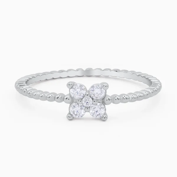 Inel din argint four leaf, cu pietre cubic zirconia, design elegant, fotografiat din fata