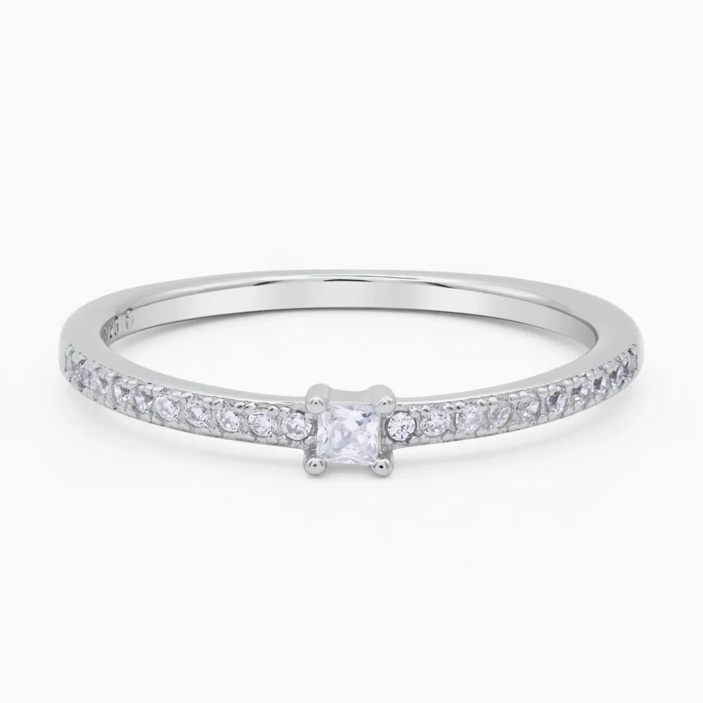 Inel din argint symphony, cu pietre cubic zirconia, design elegant, fotografiat din fata