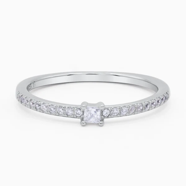Inel din argint symphony, cu pietre cubic zirconia, design elegant, fotografiat din fata