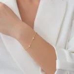 bratara aurie din argint frunzulite pietre cubic zirconia Four Leaf Treasures vedere frontala