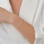 bratara din argint forma V pietre cubic zirconia Elegance V vedere frontala