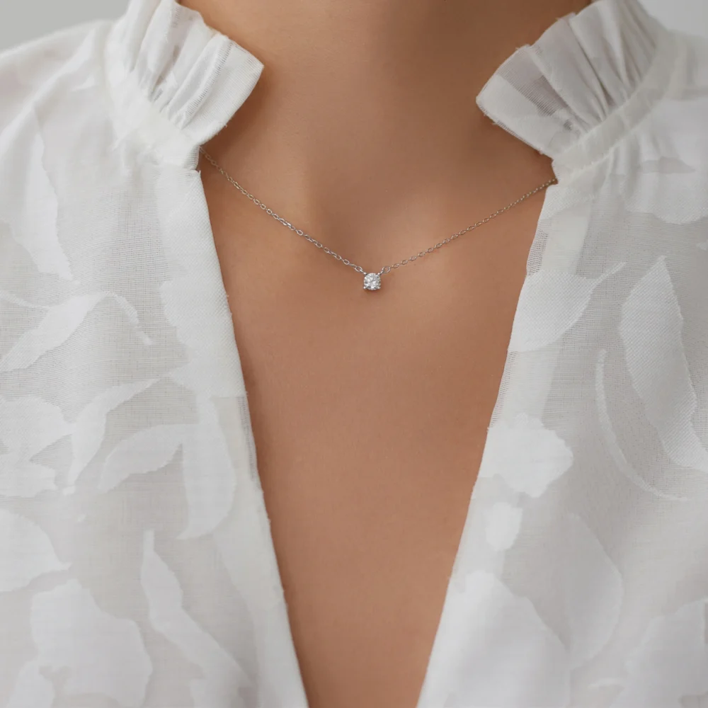 Colier din argint cu piatra cubic zirconia, model Solitaire, design elegant si feminin