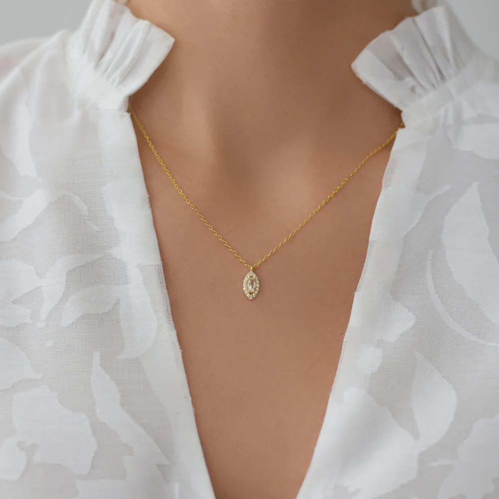 Colier auriu din argint cu pandantiv cu pietre cubic zirconia, model Marquise, design elegant si feminin