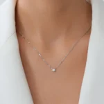 Colier din argint pandantiv rotund piatra cubic zirconia radiant charm vedere frontala