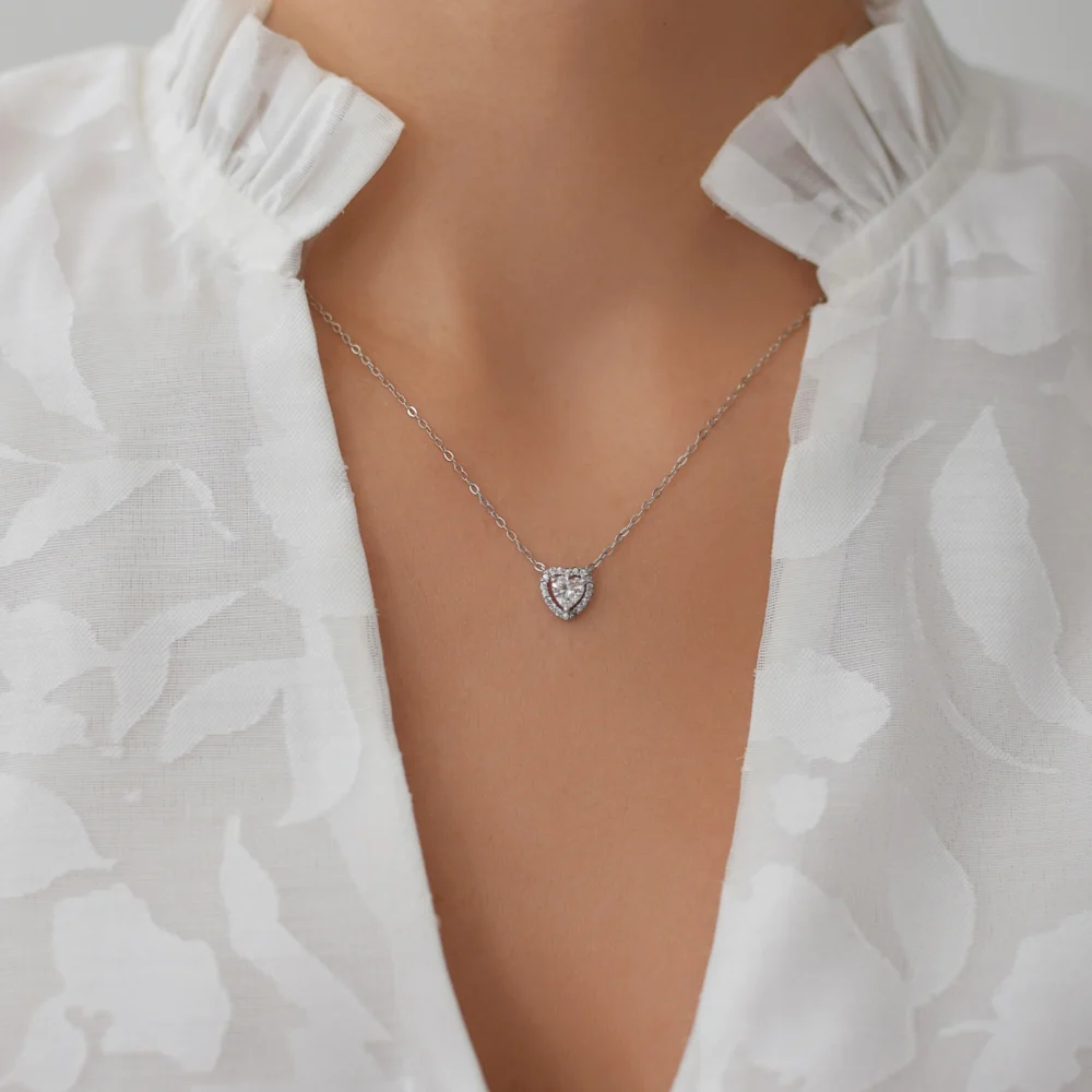 Lant din argint cu pandantiv in forma de inima si pietre cubic zirconia – model Brilliant Heart, design elegant si feminin