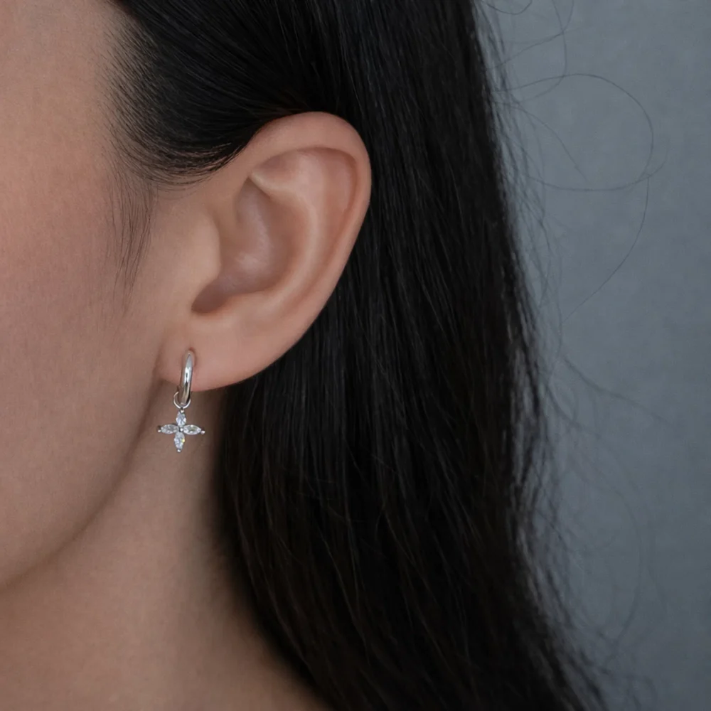 Cercei argint pietre cubic zirconia Sparkly Flower purtati la ureche