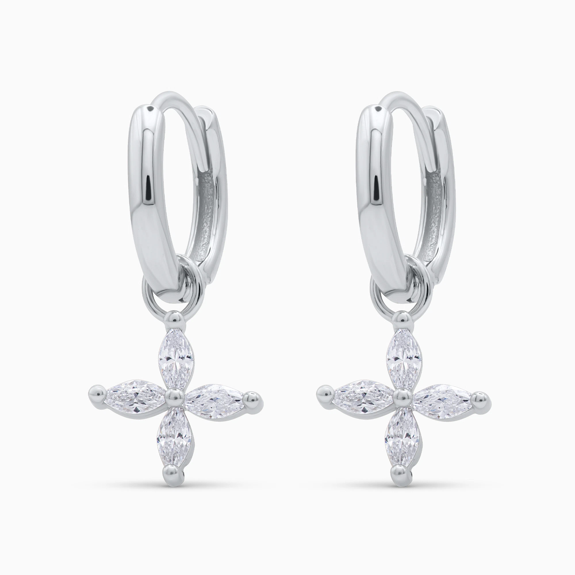 Cercei argint pietre cubic zirconia Sparkly Flower vedere laterala Cercei argint pietre cubic zirconia Sparkly Flower vedere laterala