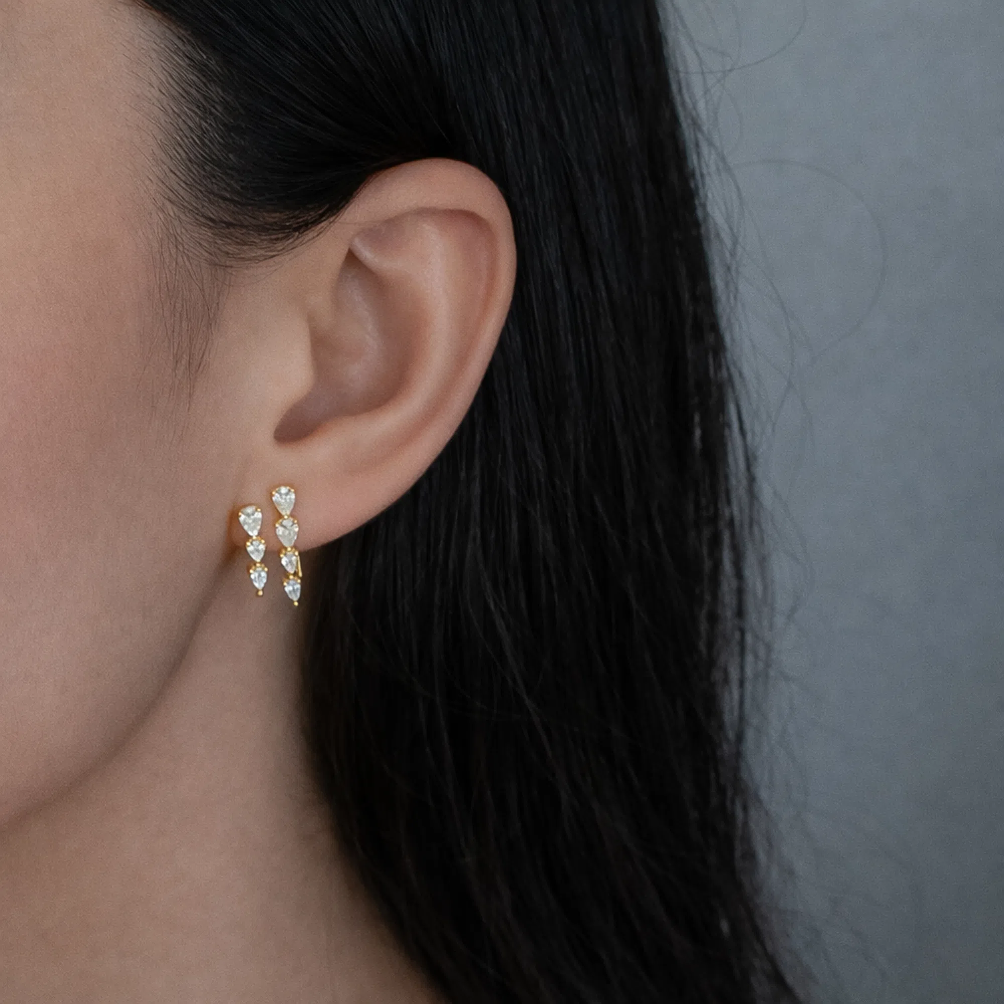 Cercei argint placati aur pietre cubic zirconia Double Eternity purtati pe ureche Cercei argint placati aur pietre cubic zirconia Double Eternity purtati pe ureche