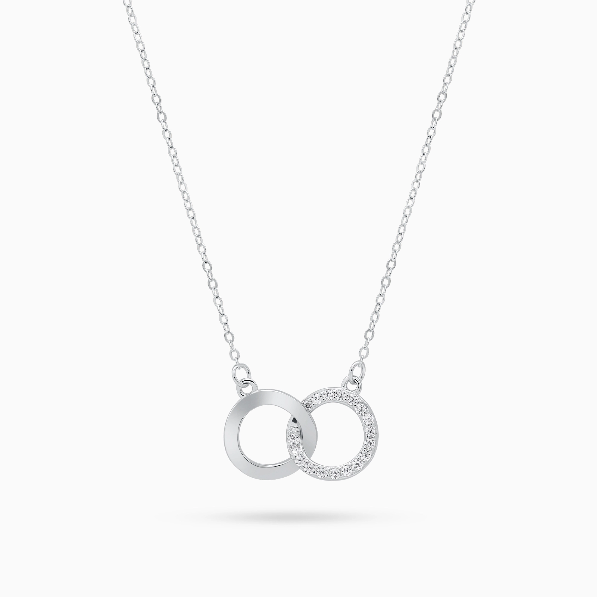 Colier argint cercuri interconectate zirconia connected circles vedere frontala Colier argint cercuri interconectate zirconia connected circles vedere frontala
