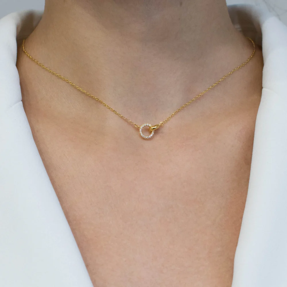 Colier argint pandantiv circular cubic zirconia unity purtat la gat