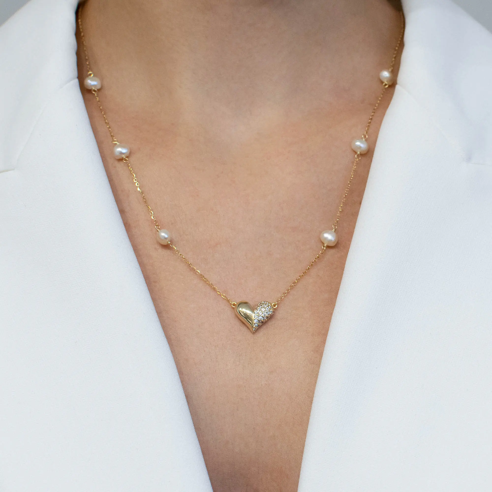 Colier argint perle naturale cultura pearl amour purtat la gat Colier argint perle naturale cultura pearl amour purtat la gat