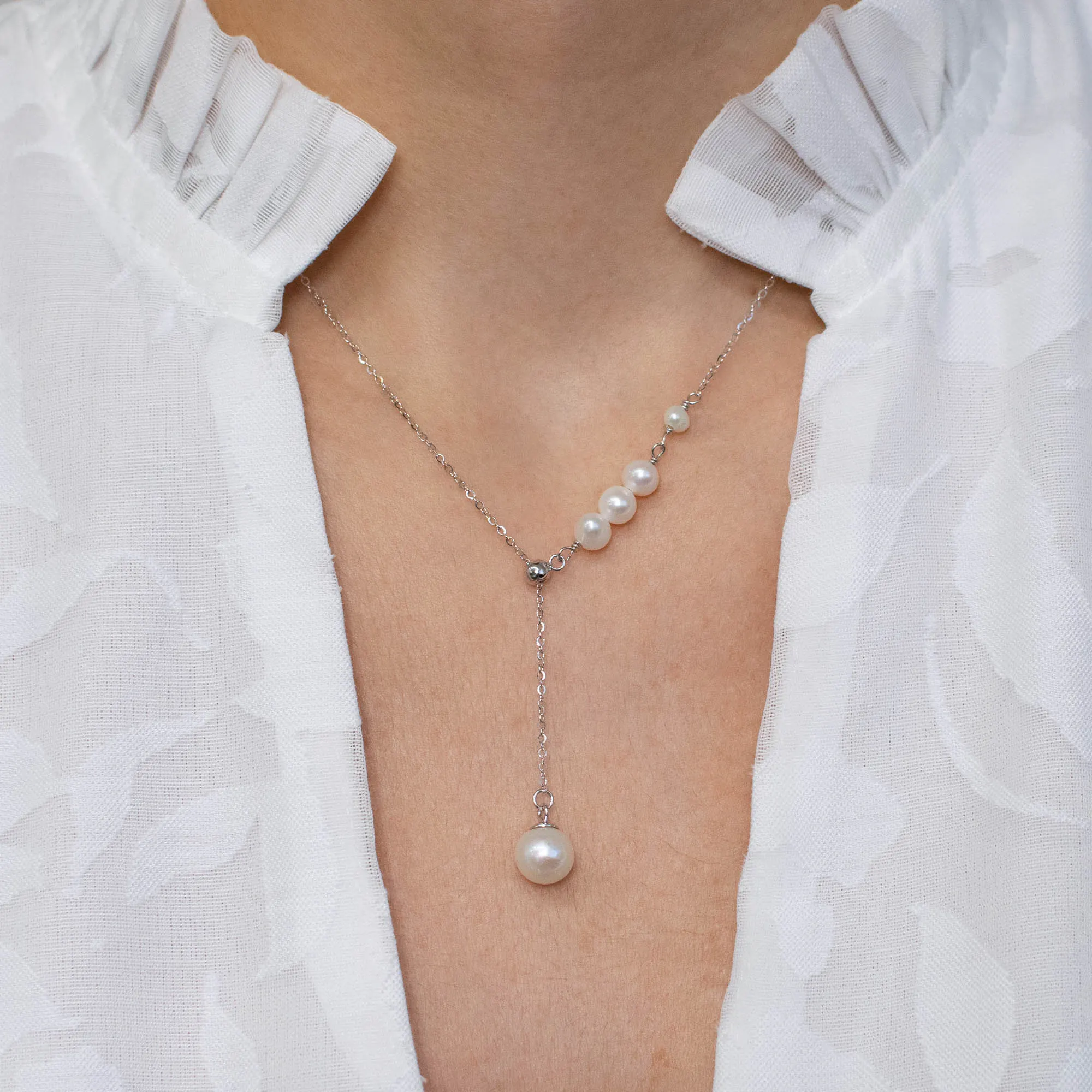 Colier argint perle naturale cultura urban pearl purtat model Colier argint perle naturale cultura urban pearl purtat model