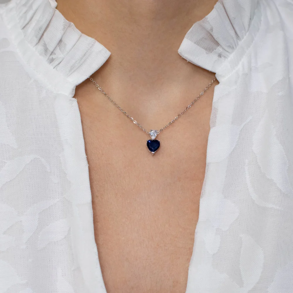 Colier argint piatra albastra Deep Blue Love purtat model