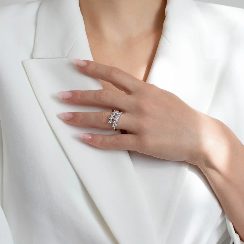 Inel argint ajustabil pietre cubic zirconia Marquise Glow detaliu purtare