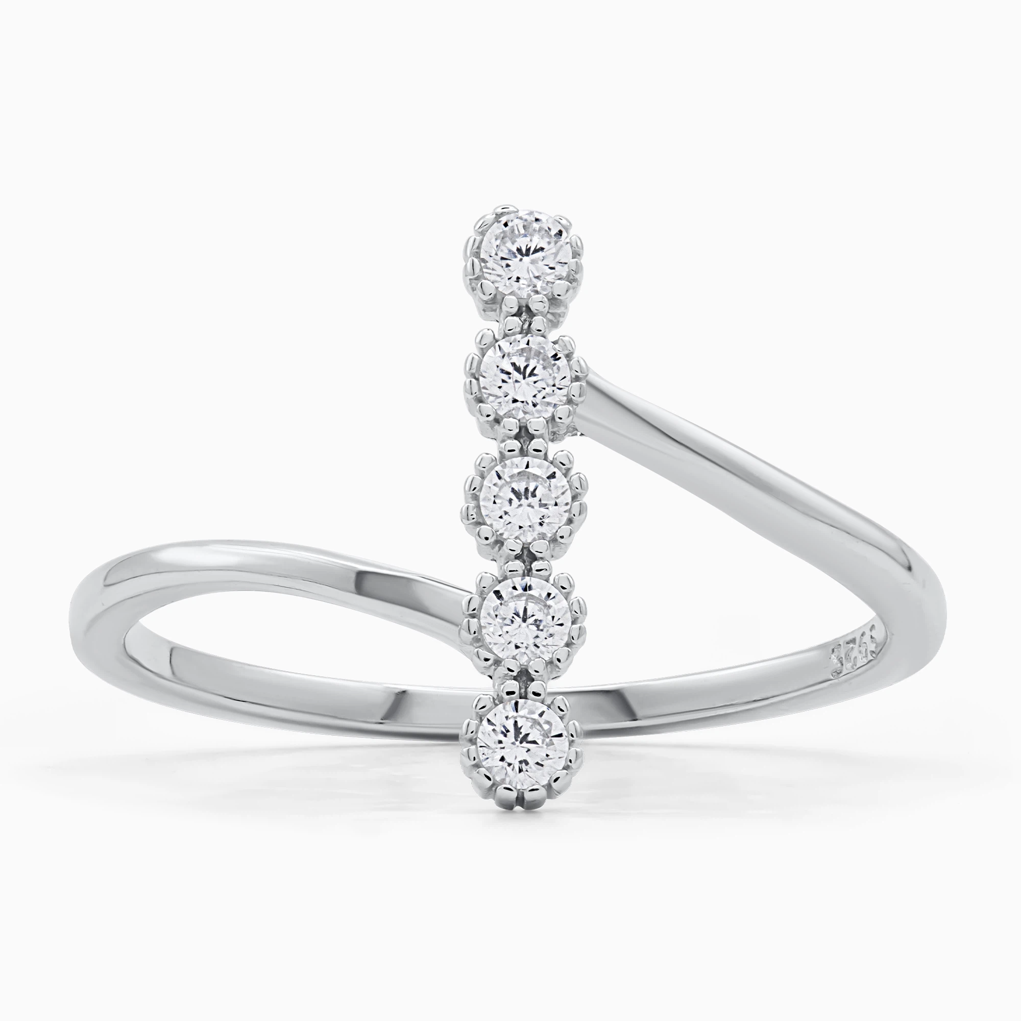 Inel-argint-pietre-cubic-zirconia-Line-of-Light-detaliu-pietre Inel din argint Line of Light decorat cu pietre cubic zirconia, detaliu pietre