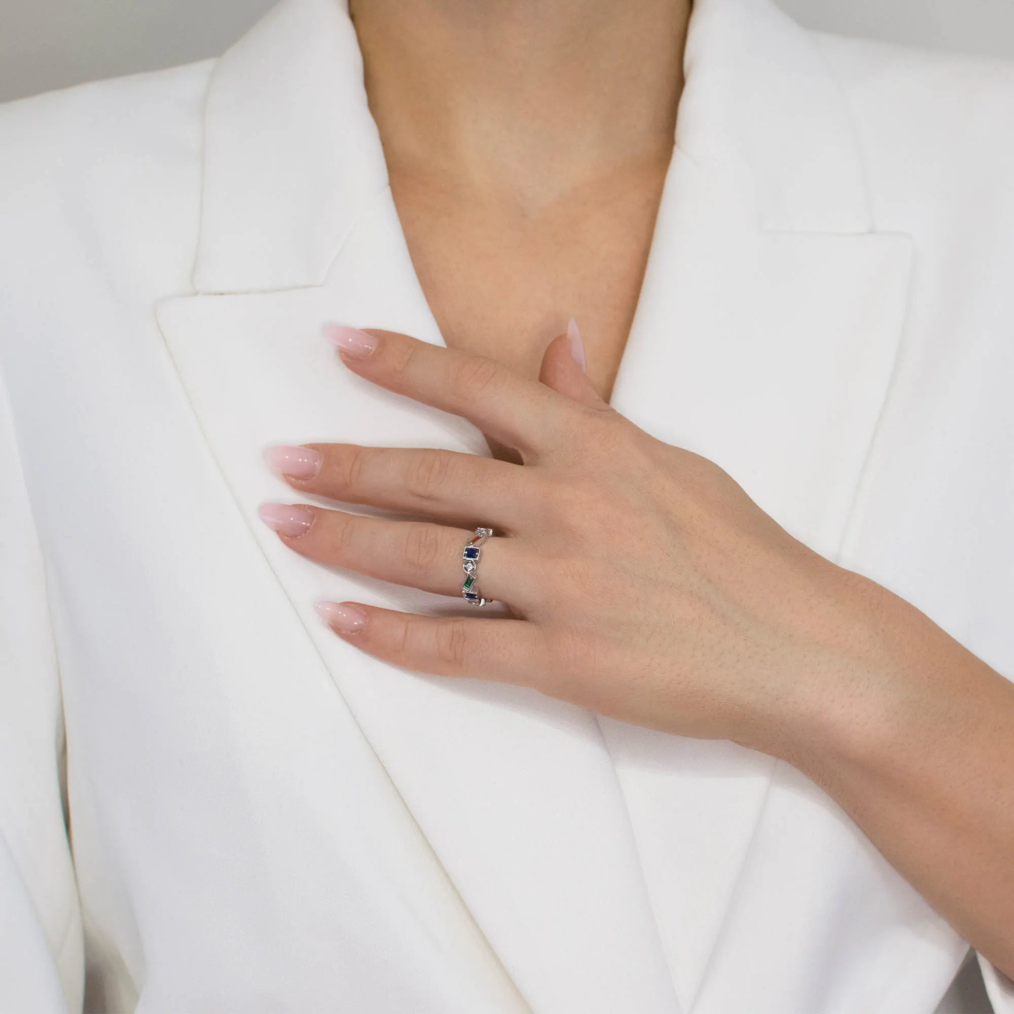 Inel-argint-pietre-cubic-zirconia-Square-Spectrum-detaliu-purtare