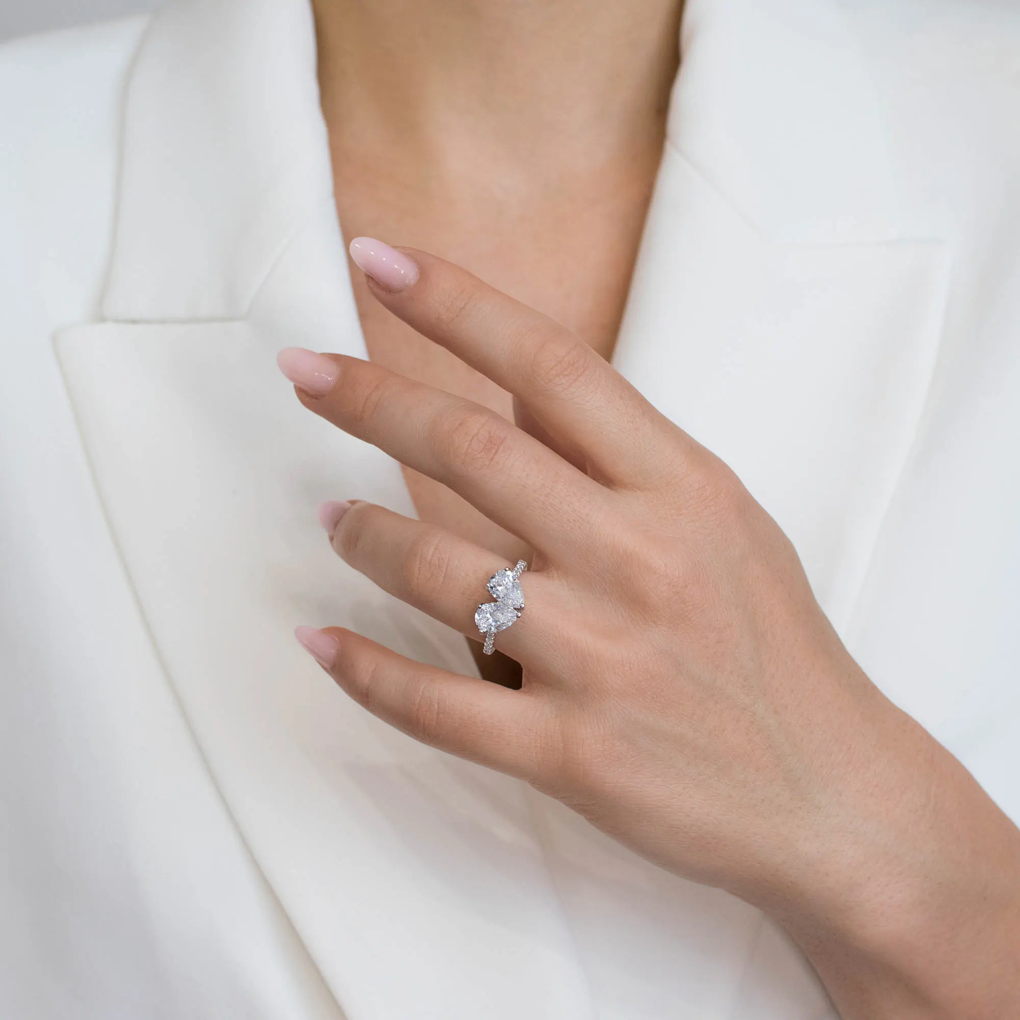 Inel-argint-you-and-me-pietre-cubic-zirconia-cadru-apropiat Inel You and Me din argint 925 decorat cu pietre cubic zirconia, surprins în cadru apropiat