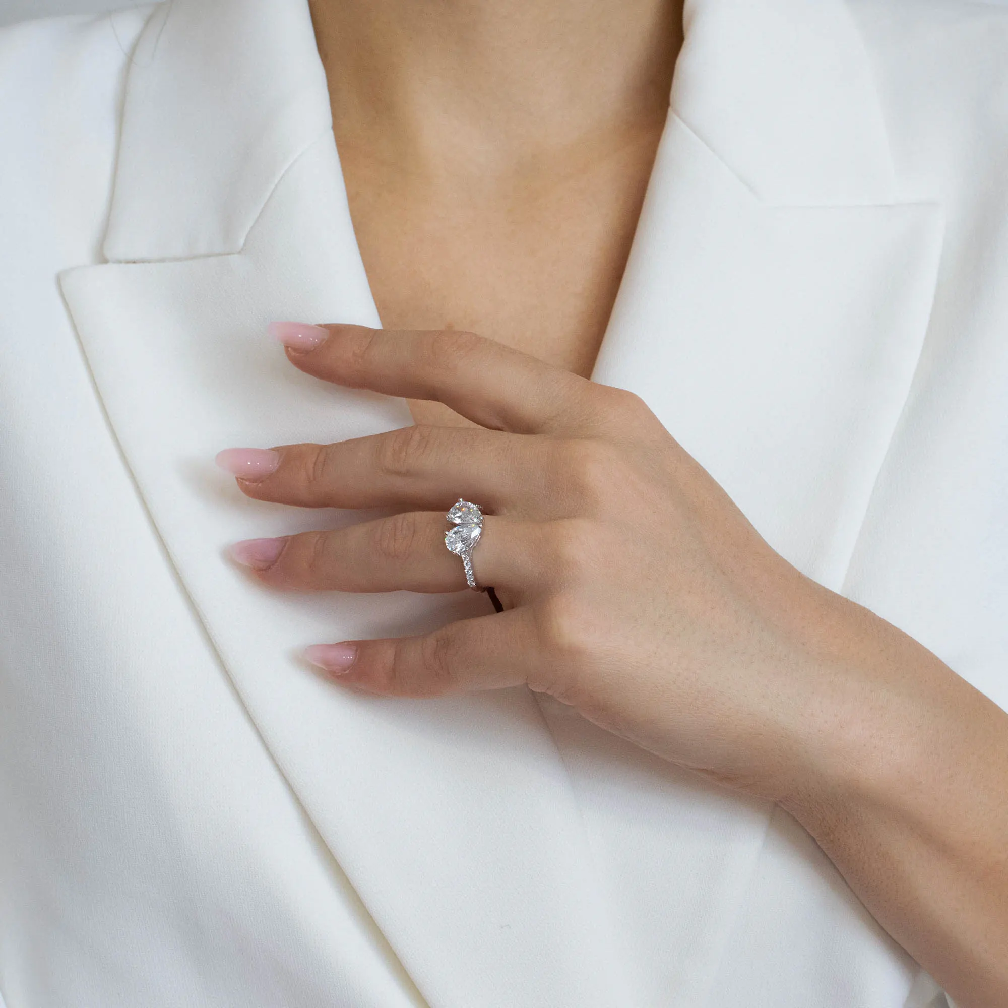Inel-argint-you-and-me-pietre-cubic-zirconia-detaliu-purtare Inel You and Me din argint 925 decorat cu pietre cubic zirconia, detaliu purtare, design elegant