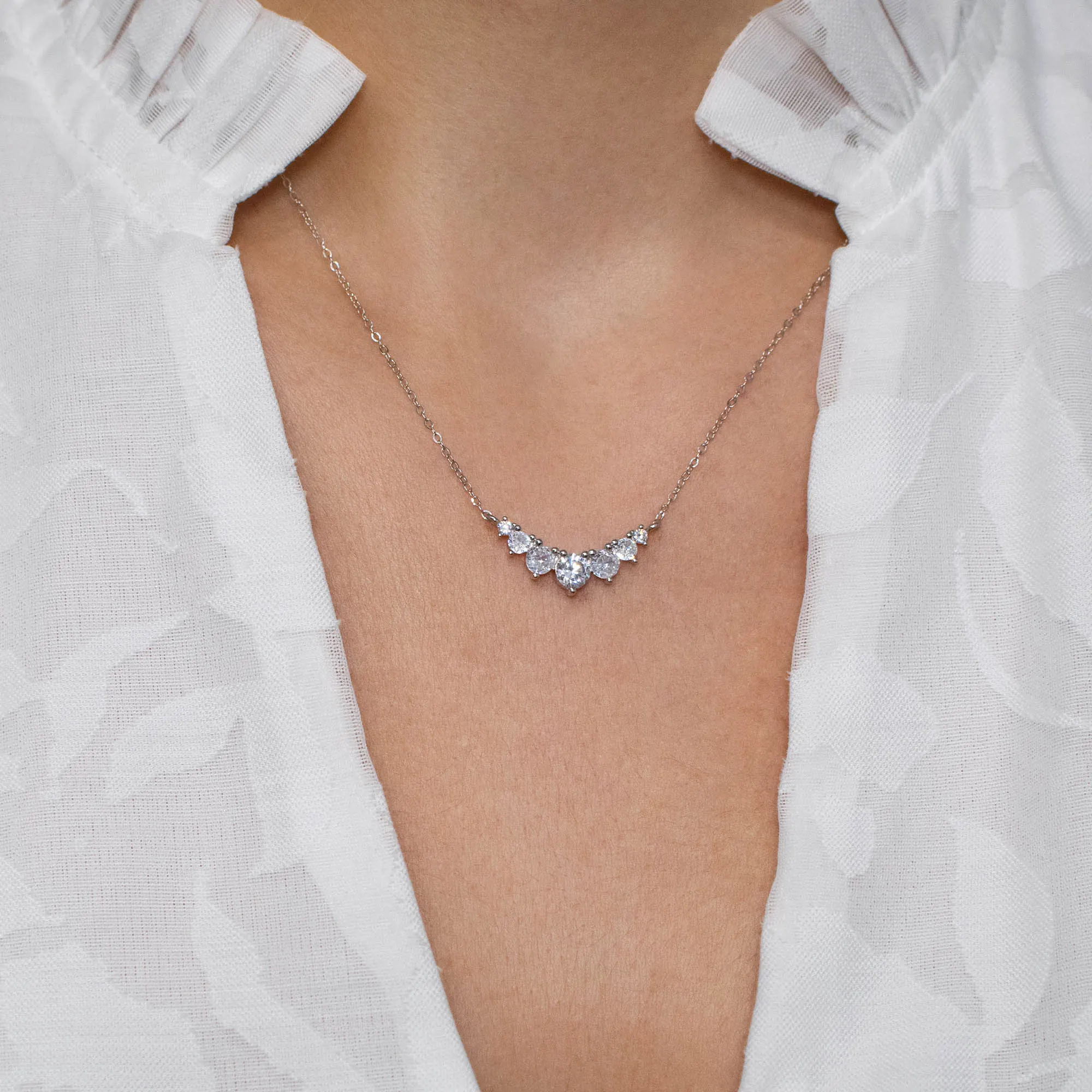 colier argint cubic zirconia Grace purtat model colier argint cubic zirconia Grace purtat model