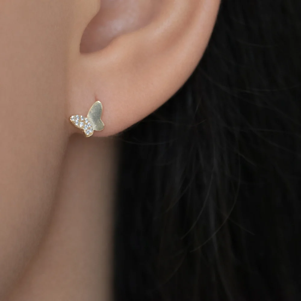 Cercei fluture argint placat aur pietre zirconia Golden Butterfly cadru apropiat