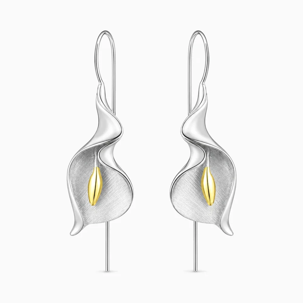 Cercei lungi din argint cu flori de cală – Calla Poise, vedere frontală