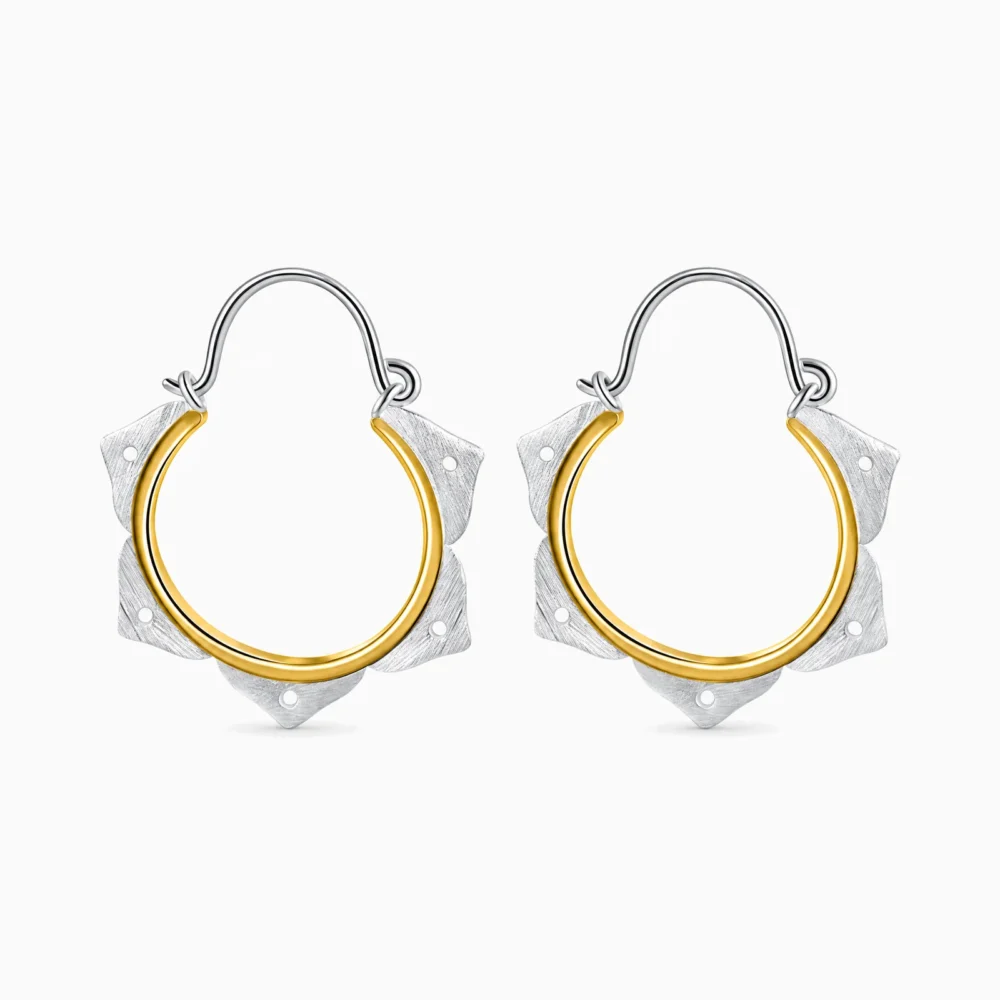 Cercei minimaliști din argint cu floare de lotus – Lotus Calm, vedere frontală