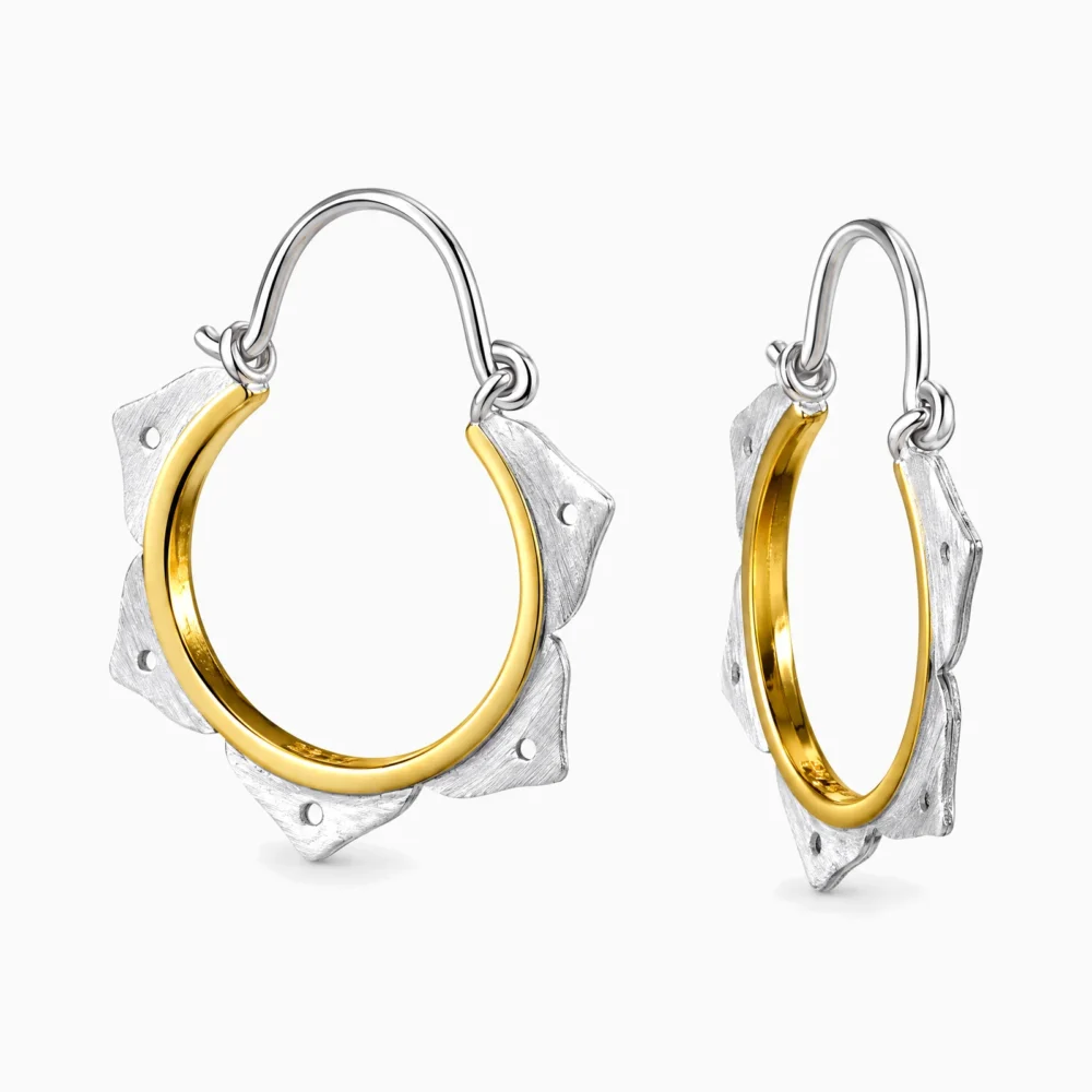 Cercei minimaliști din argint cu floare de lotus – Lotus Calm, vedere laterală